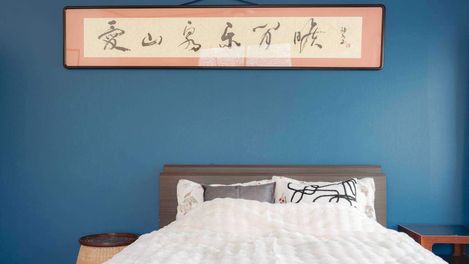 Mountain Base Myoko double room blue3